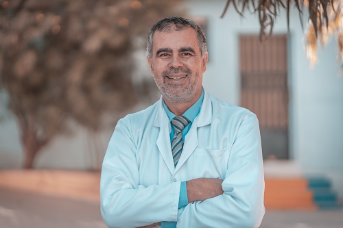 Dr. Esmail Refaat 